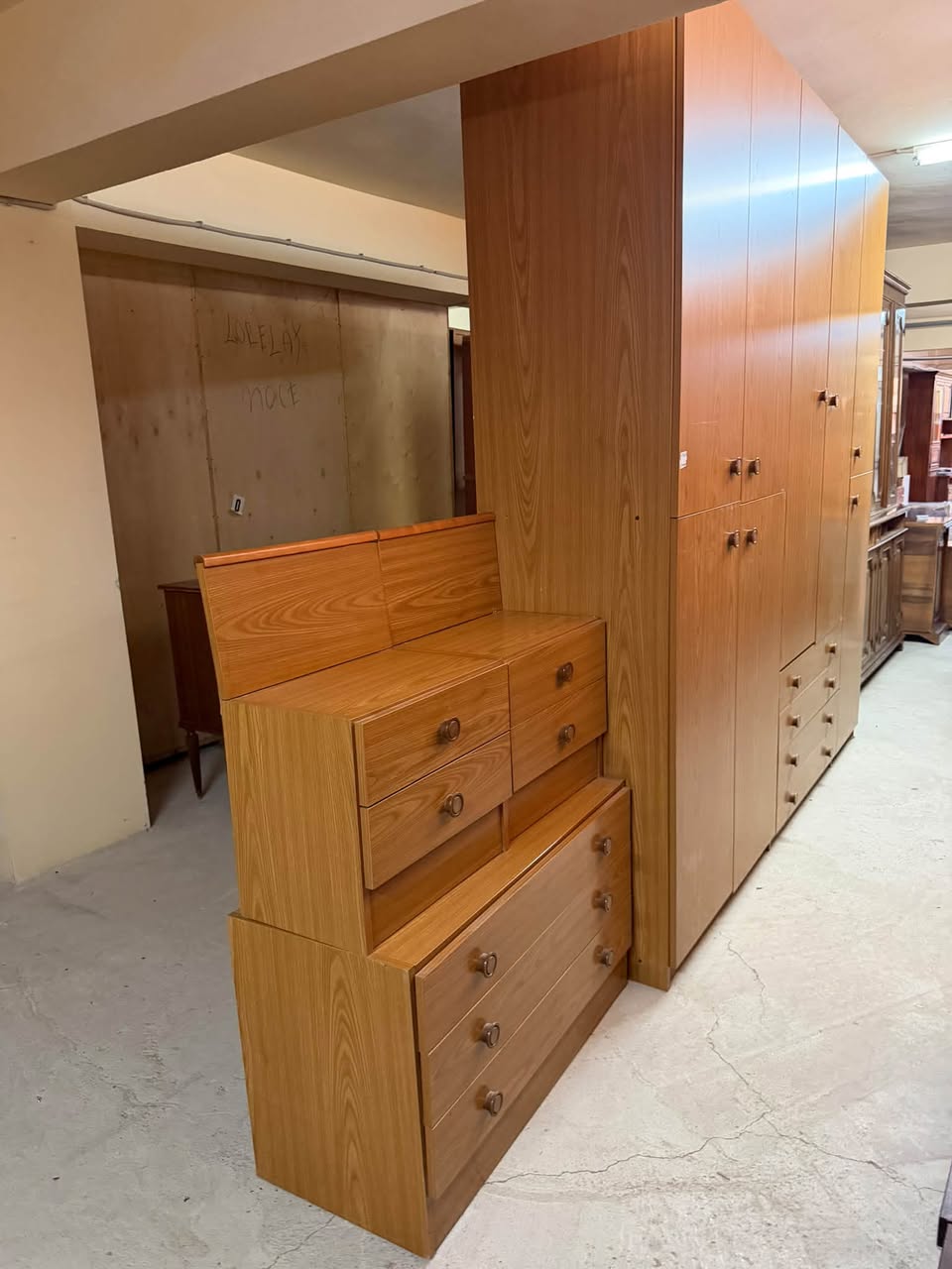 Set dormitor cu șifonier, comodă și 2 noptiere sh de calitate italiană 4746/U