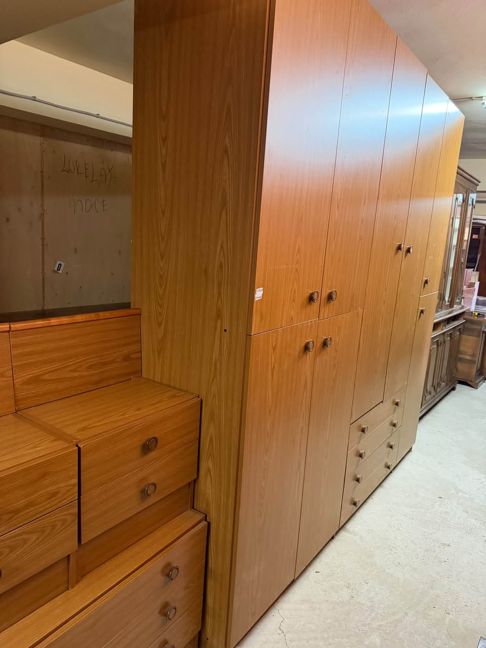 Set dormitor cu șifonier, comodă și 2 noptiere sh de calitate italiană 4746/U - imagine 2